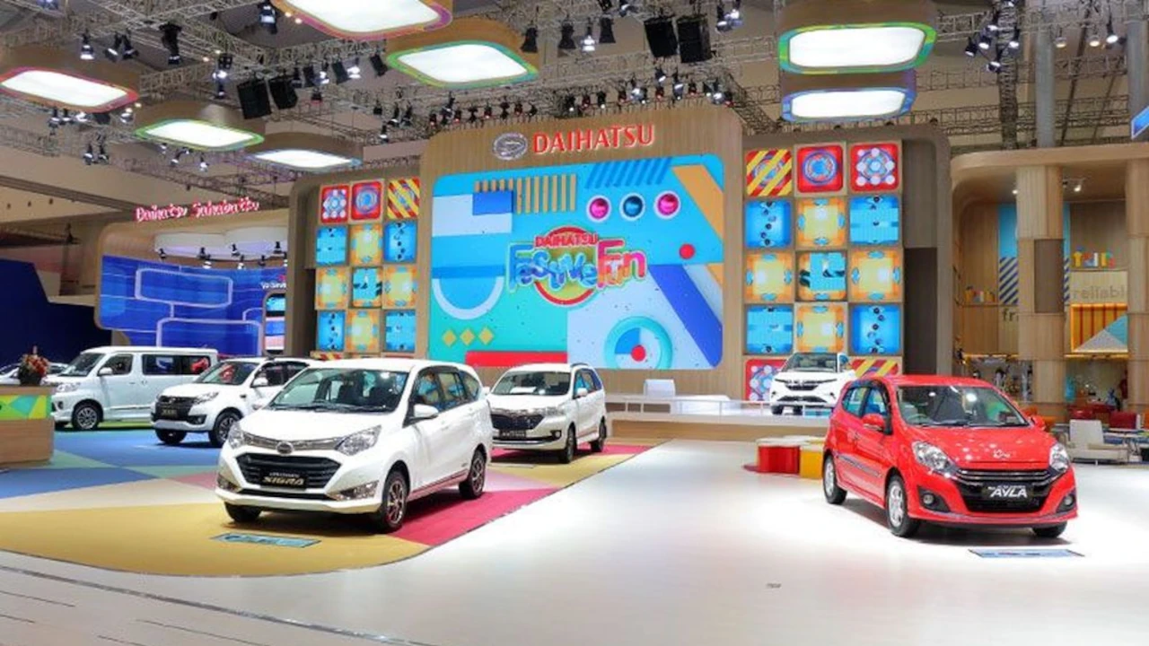 Daihatsu Gran Max, Ayla, Sigra, and Terios models representing different mobility needs in Indonesia