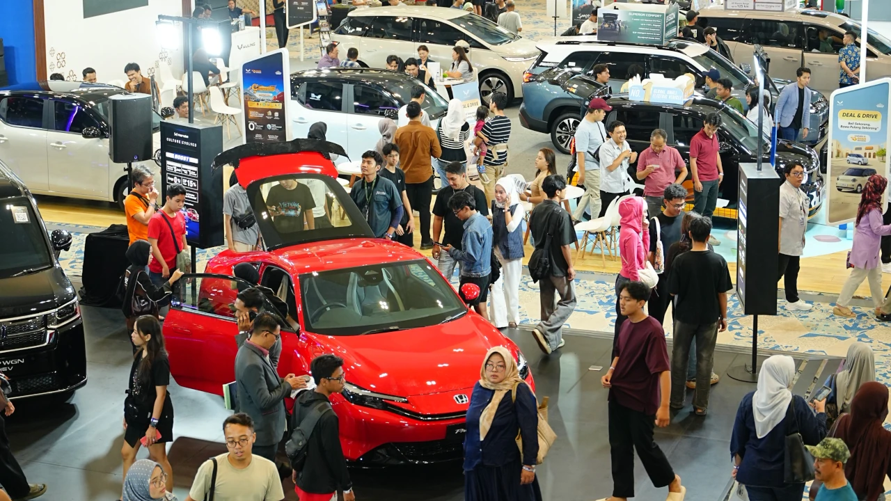 Visitors explore automotive brands and new vehicles at GIIAS Semarang 2026