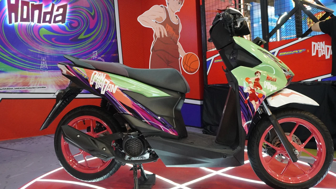Honda BeAT x DanDaDan motorcycle displayed at Indonesia Comic Con 2026 in Jakarta