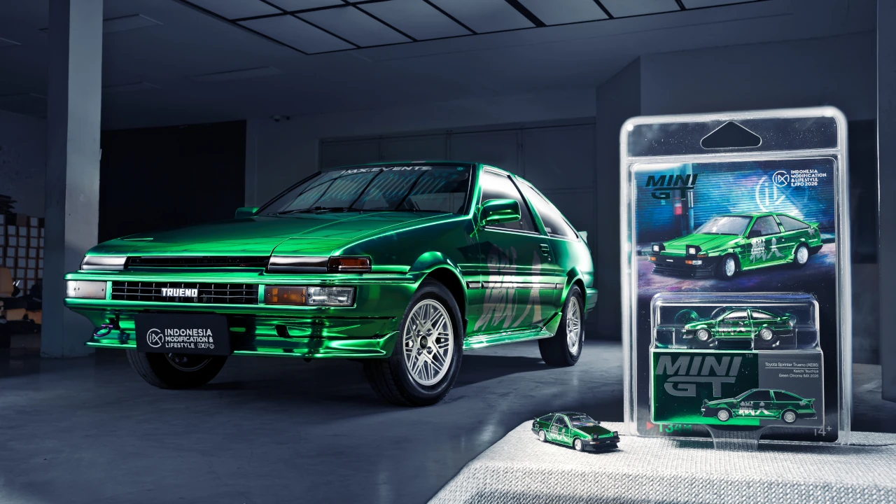 MINI GT Toyota Sprinter Trueno AE86 Keiichi Tsuchiya Shokunin Green displayed at IMX 2026.