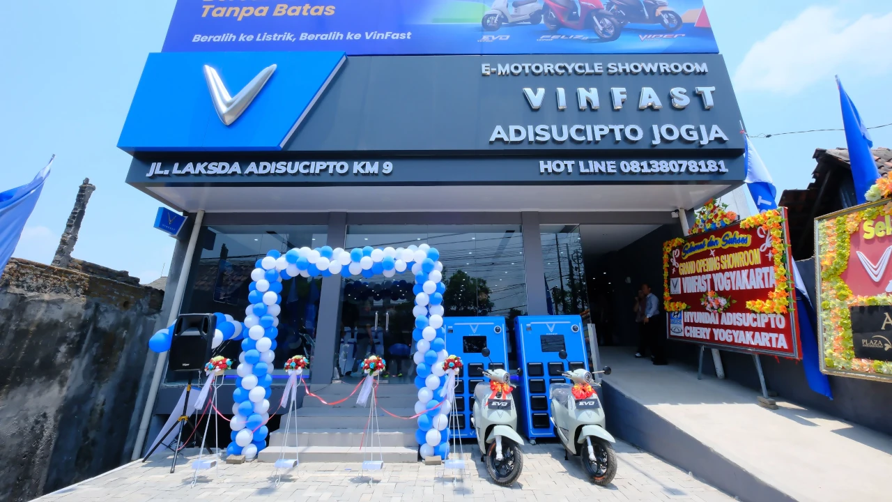VinFast electric motorcycles displayed at a showroom as the company expands its dealer network in Indonesia and the Philippines.